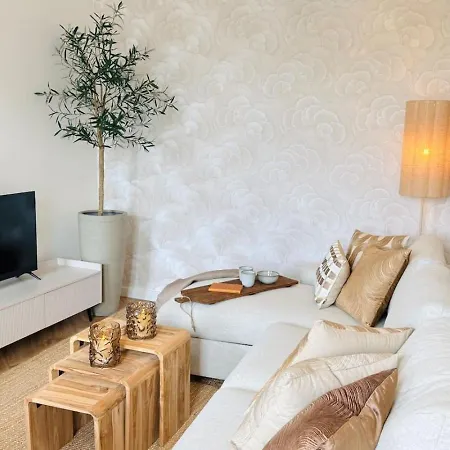 Cooth's Prestige At The Square Apartment